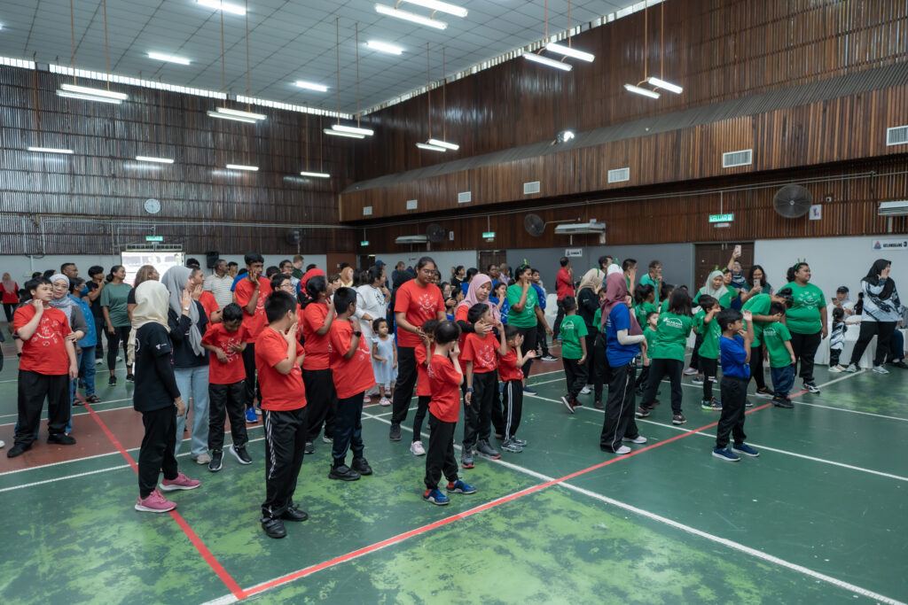 Stdents warm up before the game start